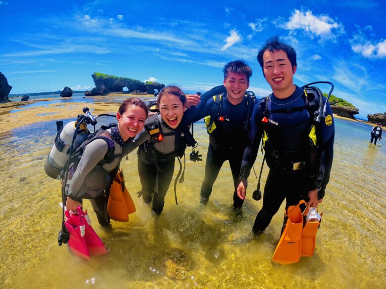 沖縄の海とお客様